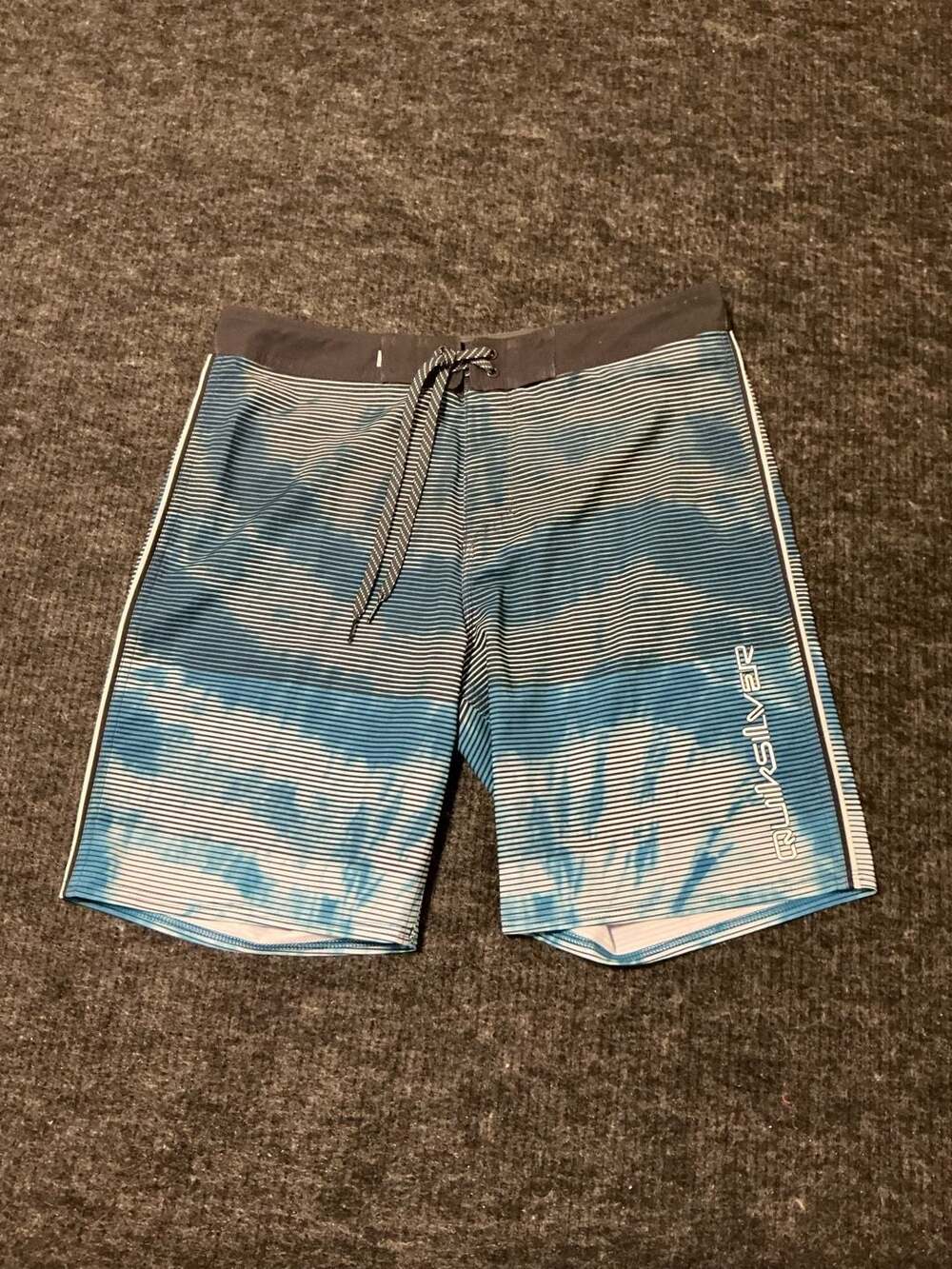 Quiksilver Highline Surfsilk Massive Boardshorts Mens Size 32 Blue Striped Swim